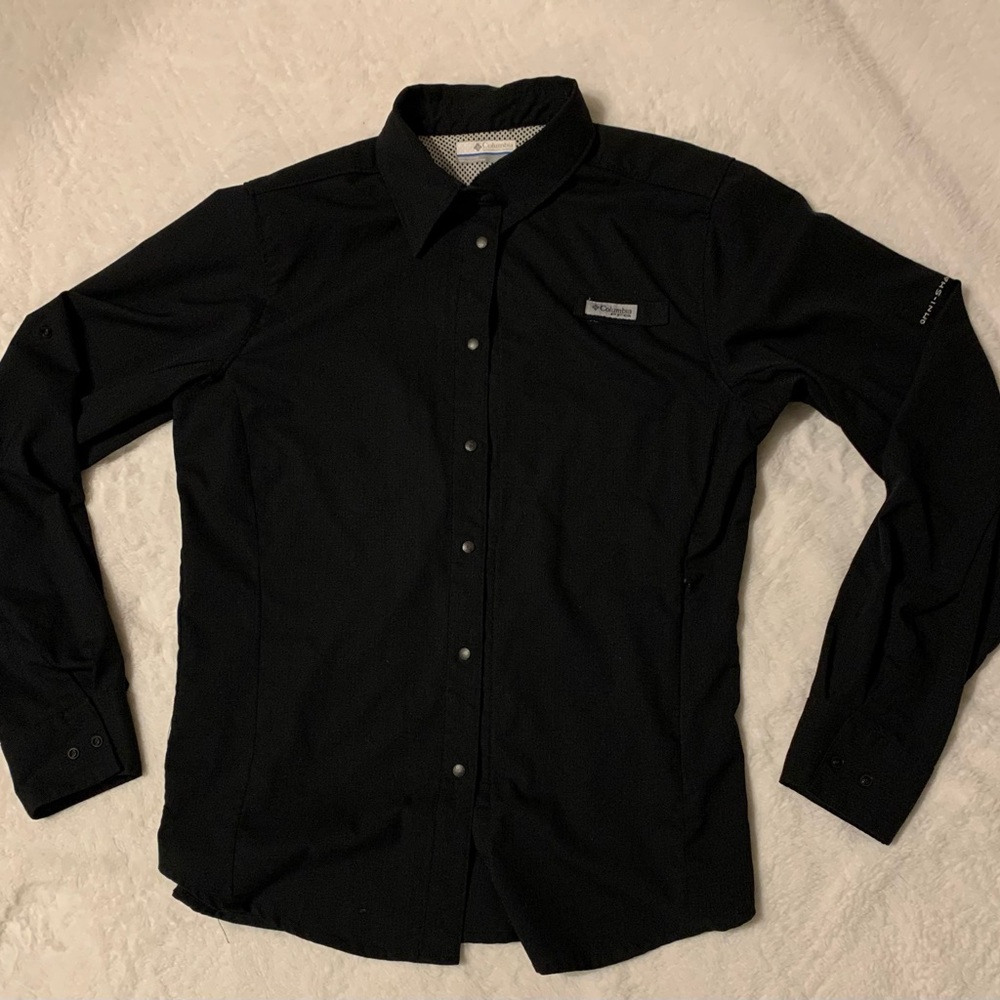 Columbia Omni Shade Long Tab Sleeve Button Down
Front Zipper Pocket Women Shirt
